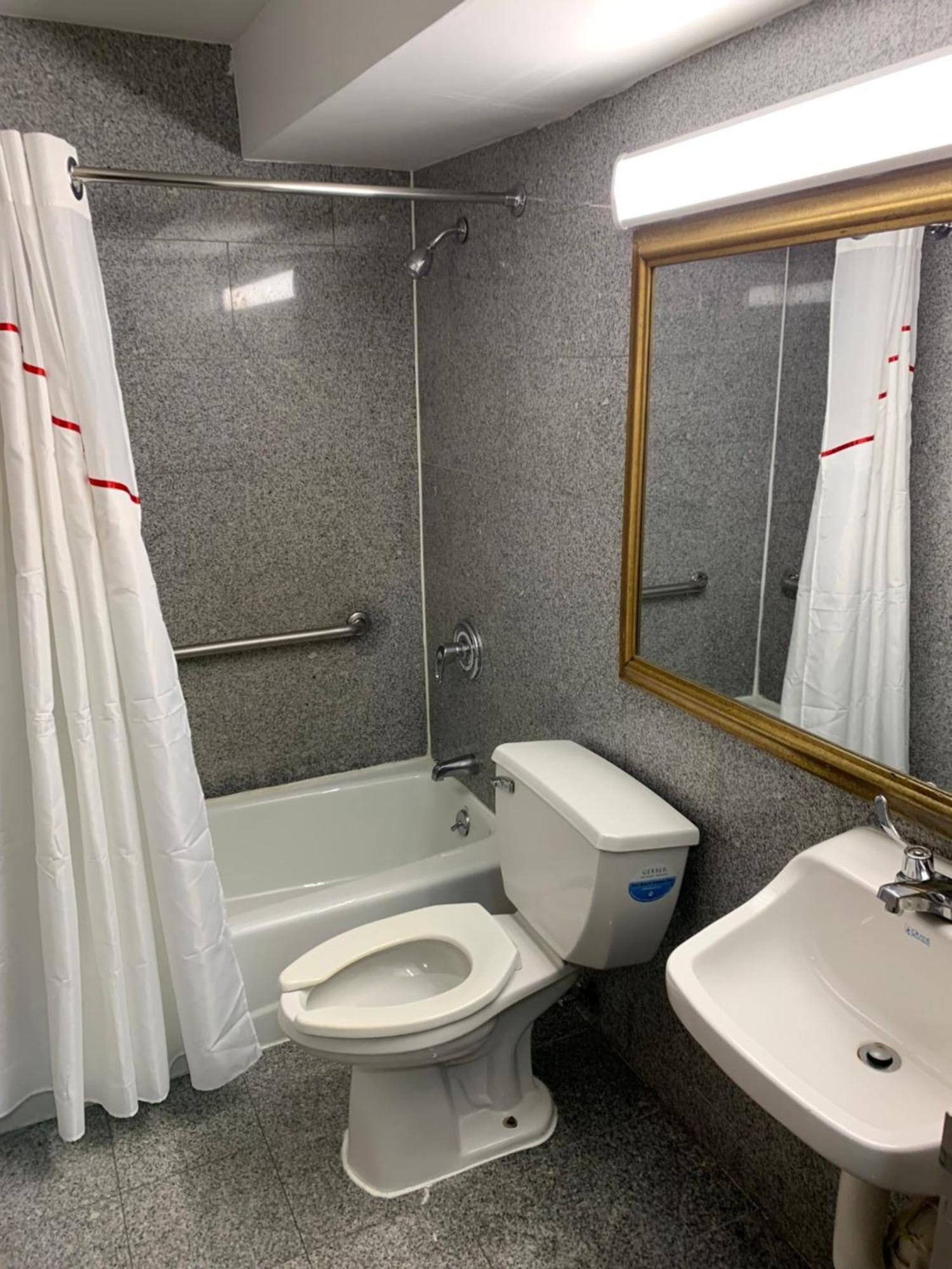 Red Roof Inn Copiague Екстер'єр фото