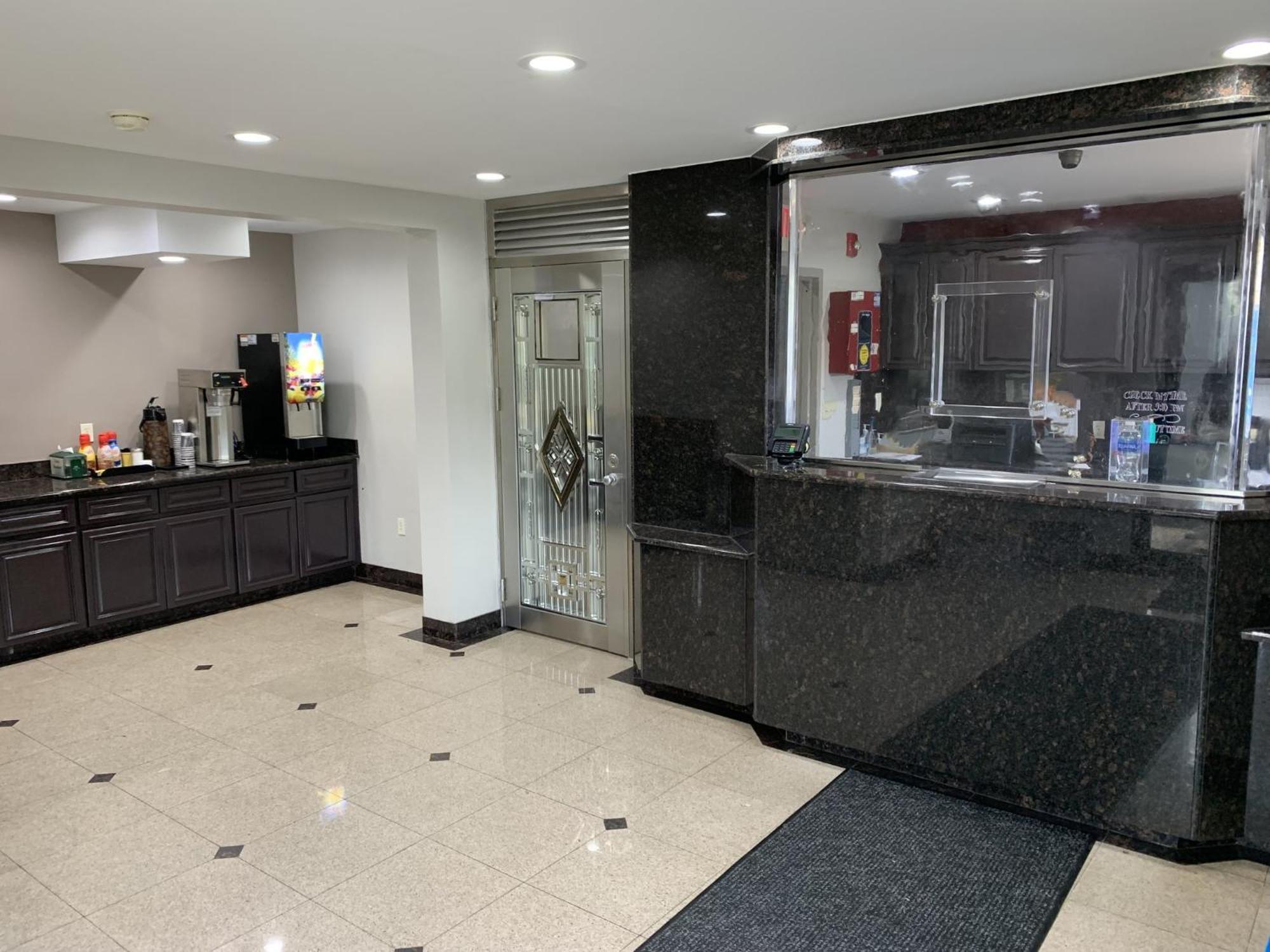 Red Roof Inn Copiague Екстер'єр фото